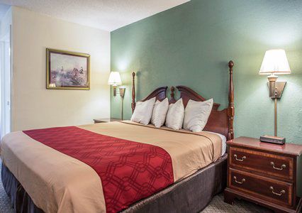 Econo Lodge&suites Norman 2*