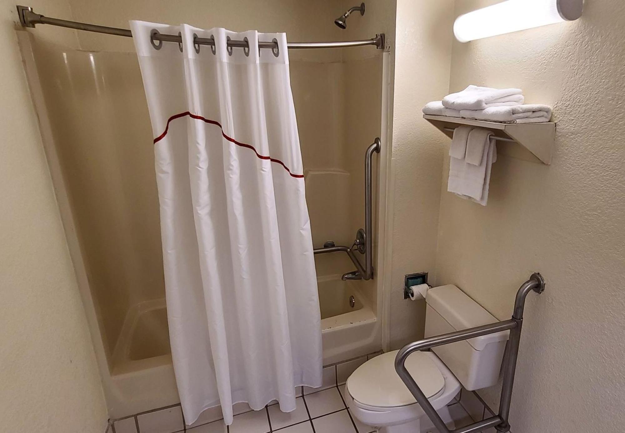 Econo Lodge&suites Norman Hotel