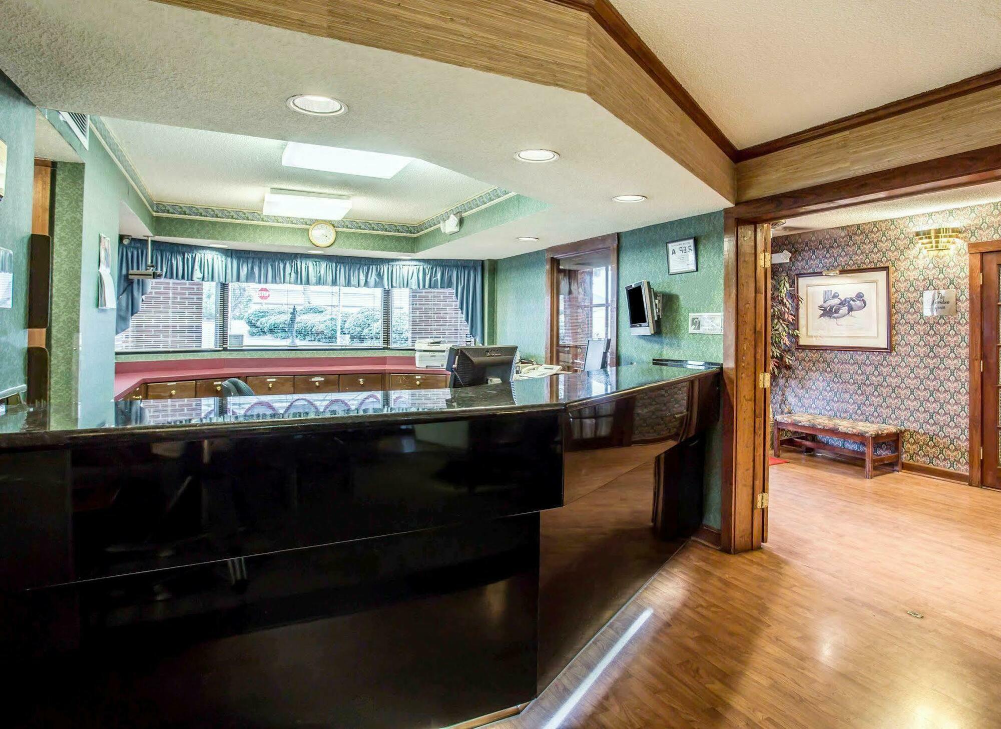 Econo Lodge&suites Norman Cornelius