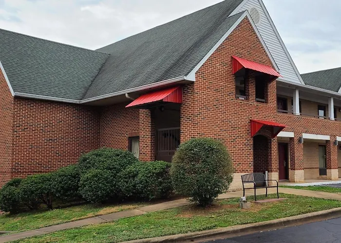 Red Roof Inn & Suites Cornelius - Lake Norman