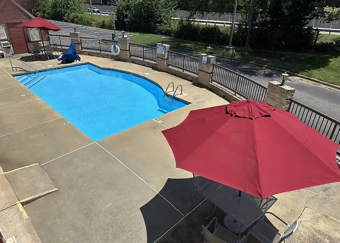 Red Roof Inn & Suites Cornelius - Lake Norman